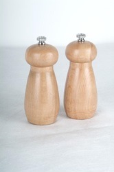 2 mlýnky na sůl a pepř Gerti Gundel 03 dřevo světlé 19 cm